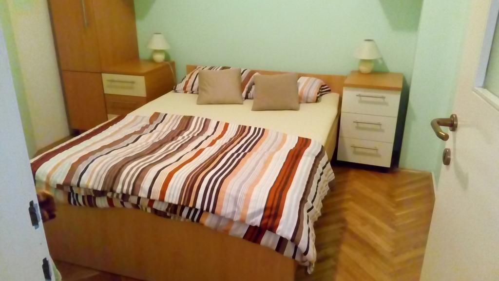 Apartment Viktor,Parking Eszék Kültér fotó