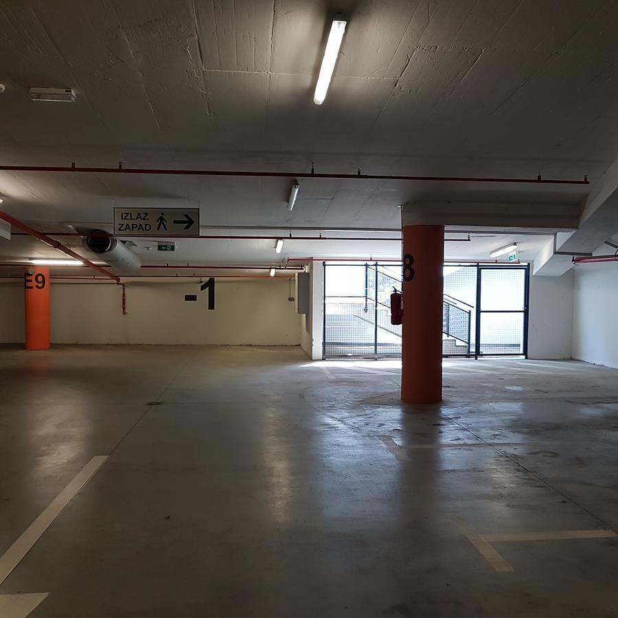 Apartment Viktor,Parking Eszék Kültér fotó